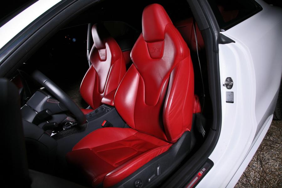 Интерьер Audi S5 Coupe White Beast by Senner Tuning 2010 года  (фото 5 из 23)